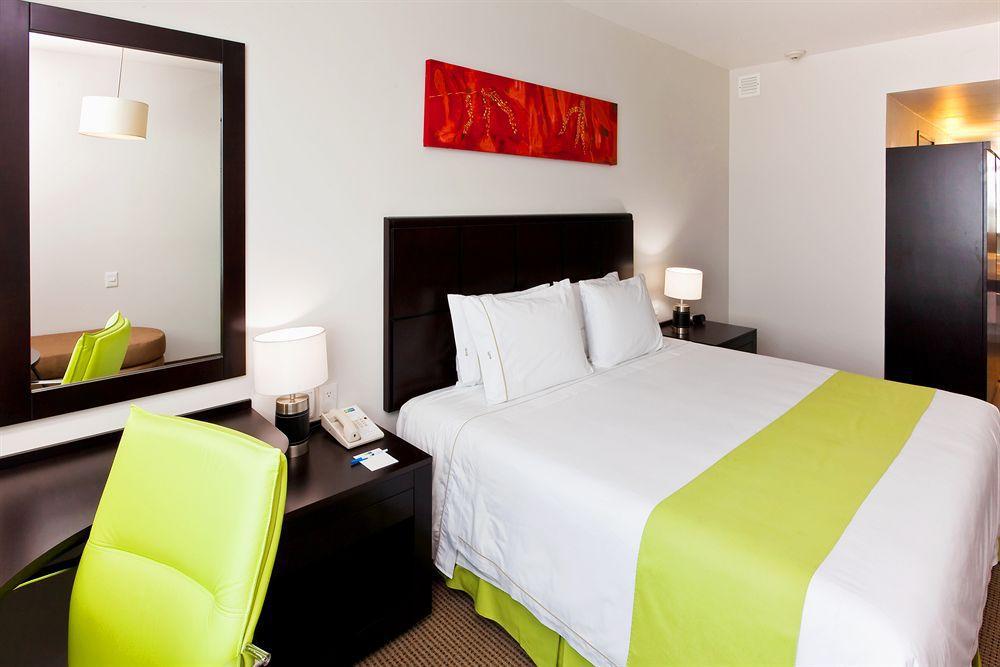 Holiday Inn Express Guadalajara Iteso By Ihg Zapopan Habitación foto